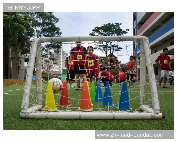 激情四溢的足球嘉年华盛典海报展现精彩瞬间与无限乐趣 激情四溢的足球嘉年华盛典海报展现精彩瞬间与无限乐趣